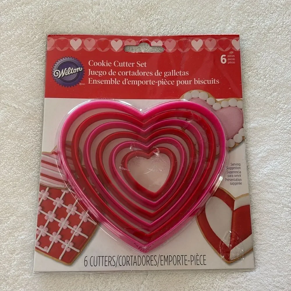 NWT Wilton 6 Piece Nested Heart Shaped Cookie Cutter‎ Set Valentines Day